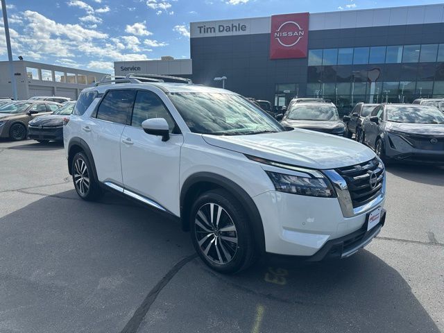 2025 Nissan Pathfinder Platinum