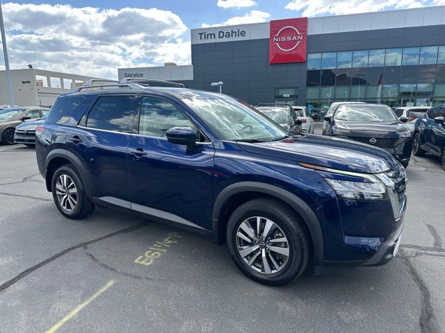2023 Nissan Pathfinder SL