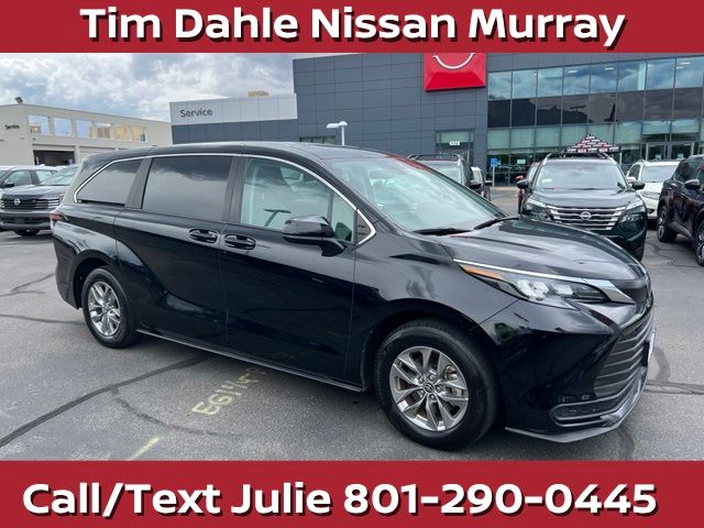 2024 Toyota Sienna LE